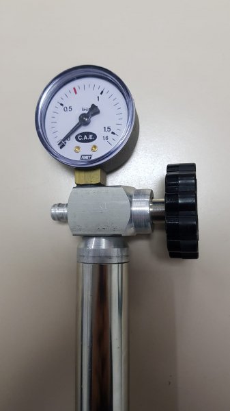 GRUPPO POMPA MANUALE CON MANOMETRO